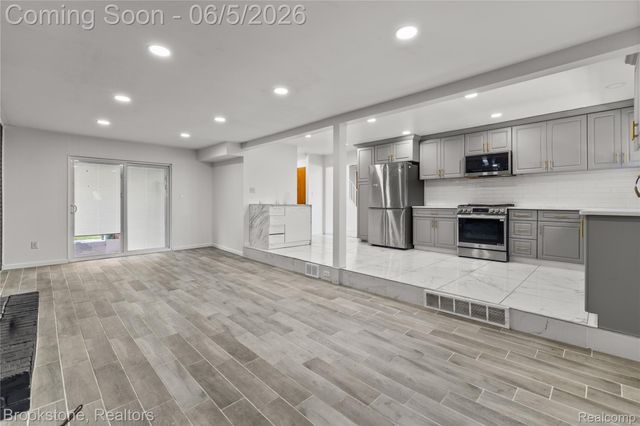 10835 Melbourne Avenue, Allen Park, MI 48101