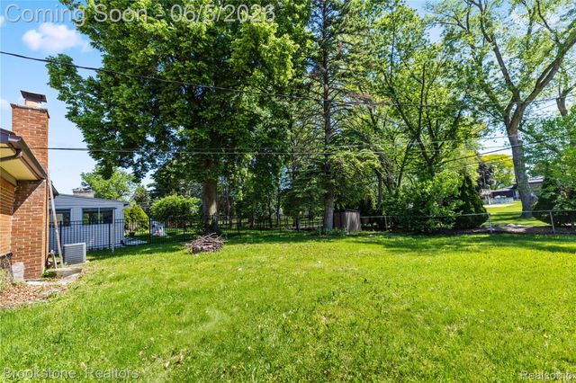 10835 Melbourne Avenue, Allen Park, MI 48101