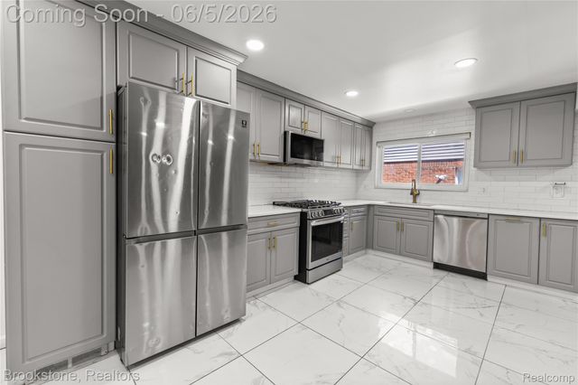 10835 Melbourne Avenue, Allen Park, MI 48101