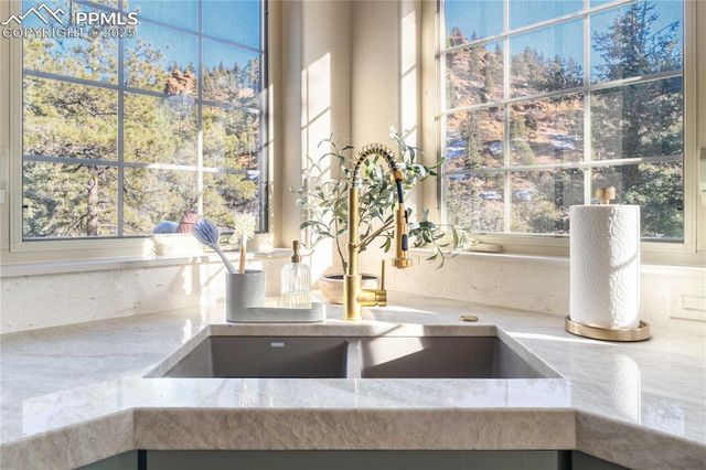 1344 Sun Valley Lane, Manitou Springs, CO 80829