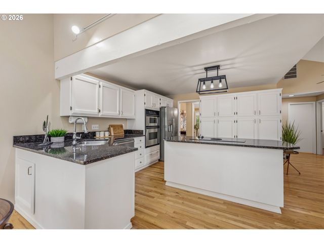 10075 Sw FLICKA Pl, Beaverton, OR 97008