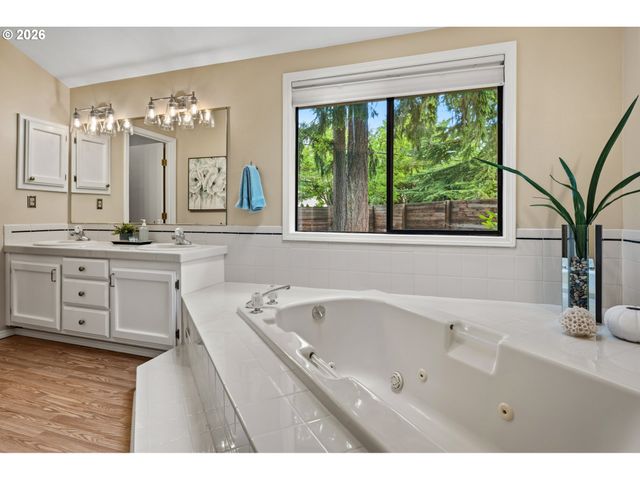 10075 Sw FLICKA Pl, Beaverton, OR 97008