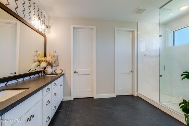 1454 E RAKESTRAW Lane, Gilbert, AZ 85298