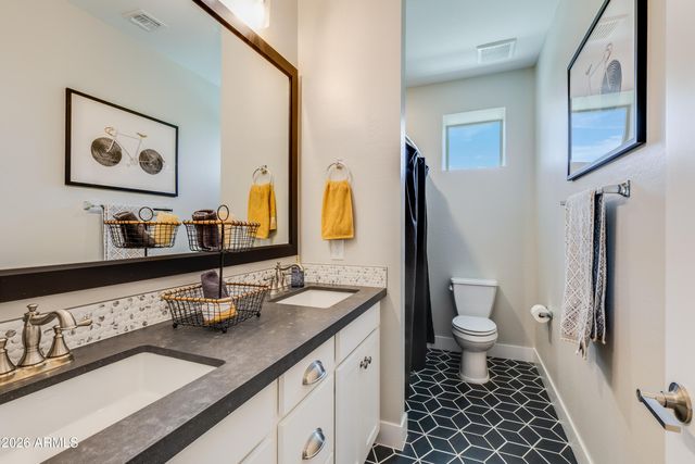 1454 E RAKESTRAW Lane, Gilbert, AZ 85298