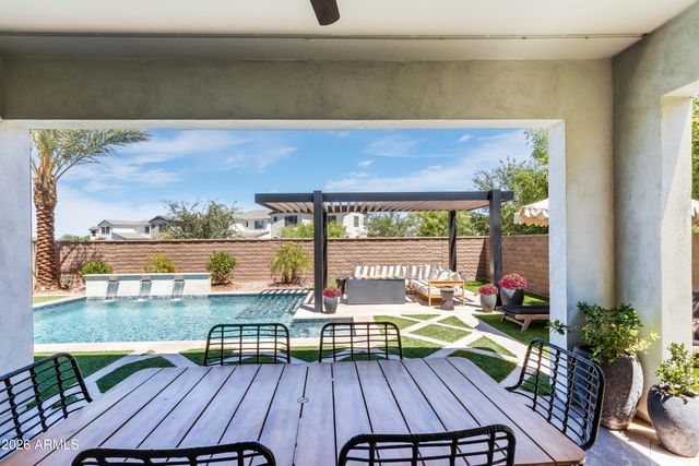 1454 E RAKESTRAW Lane, Gilbert, AZ 85298