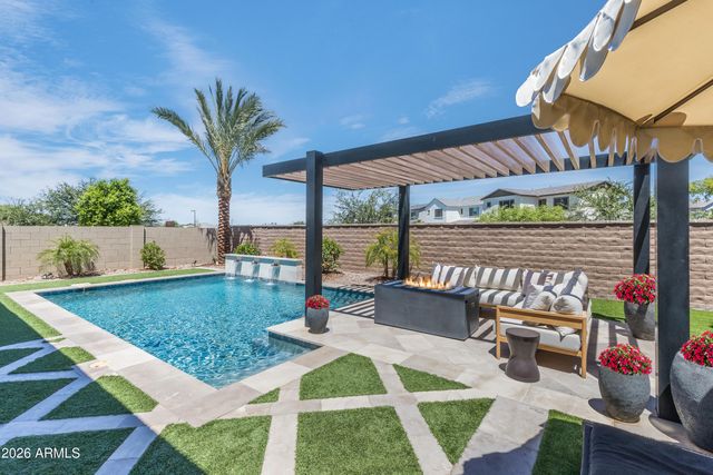 1454 E RAKESTRAW Lane, Gilbert, AZ 85298