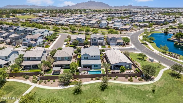 1454 E RAKESTRAW Lane, Gilbert, AZ 85298
