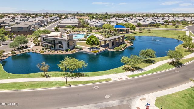 1454 E RAKESTRAW Lane, Gilbert, AZ 85298