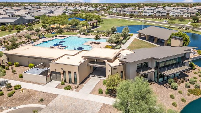 1454 E RAKESTRAW Lane, Gilbert, AZ 85298