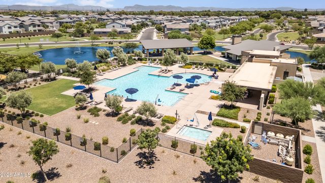 1454 E RAKESTRAW Lane, Gilbert, AZ 85298