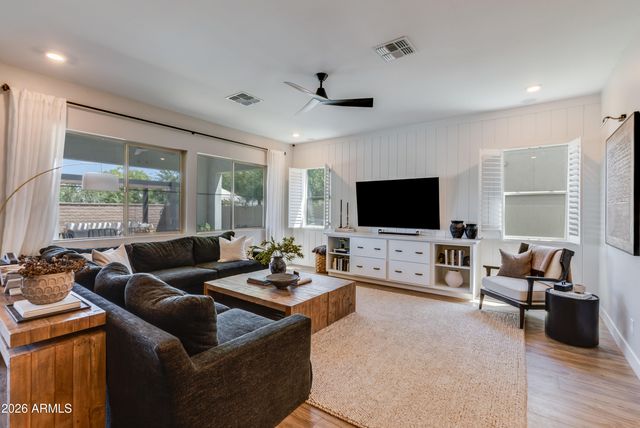 1454 E RAKESTRAW Lane, Gilbert, AZ 85298