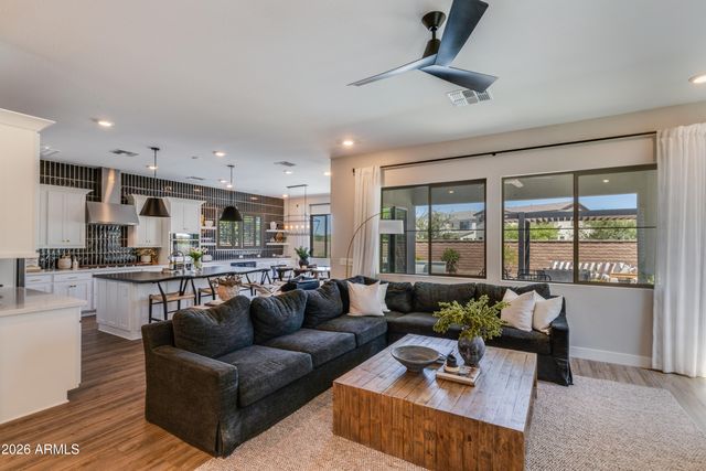 1454 E RAKESTRAW Lane, Gilbert, AZ 85298