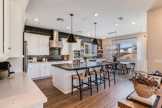 1454 E RAKESTRAW Lane, Gilbert, AZ 85298