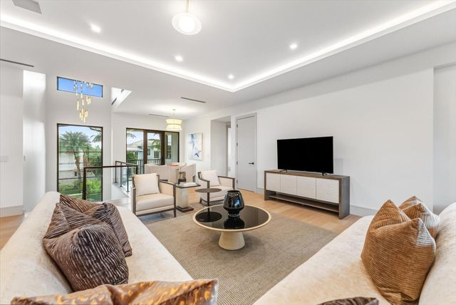 963 Dogwood Drive, Delray Beach, FL 33483