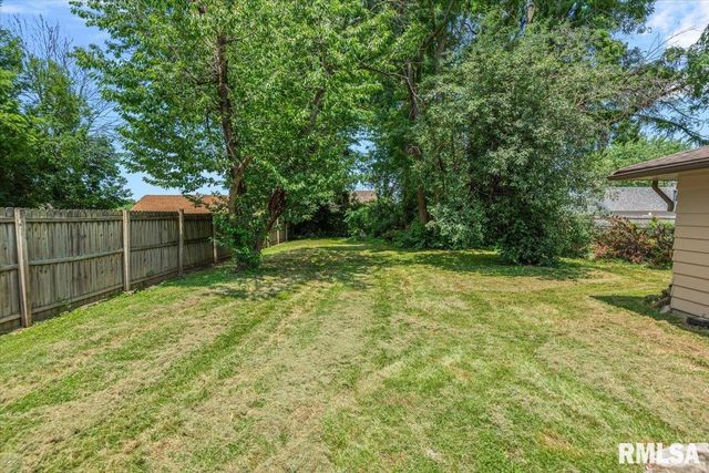 1601 W Enos Avenue, Springfield, IL 62702