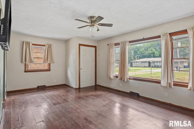 1601 W Enos Avenue, Springfield, IL 62702