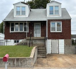 9439 Ridge Avenue, St Louis, MO 63114