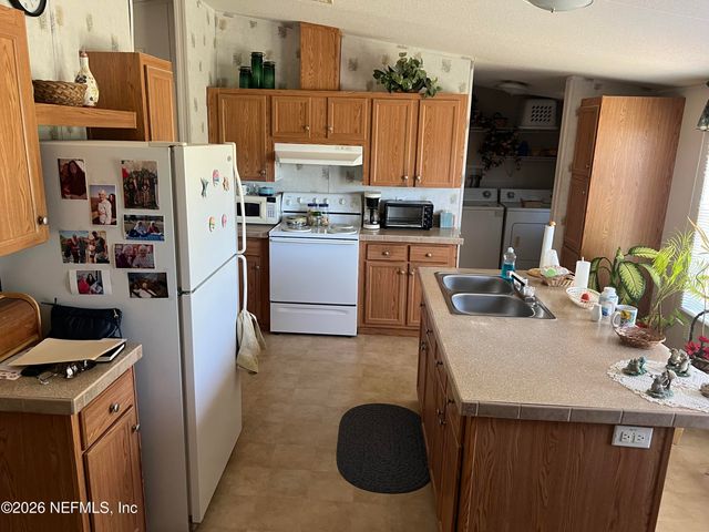 223 OAK RIDGE Drive, Welaka, FL 32193