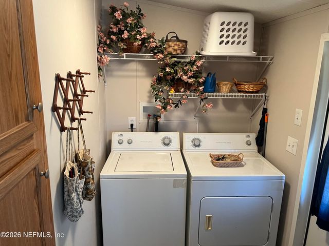 223 OAK RIDGE Drive, Welaka, FL 32193