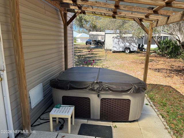 223 OAK RIDGE Drive, Welaka, FL 32193