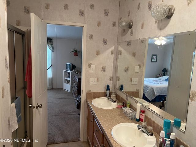 223 OAK RIDGE Drive, Welaka, FL 32193