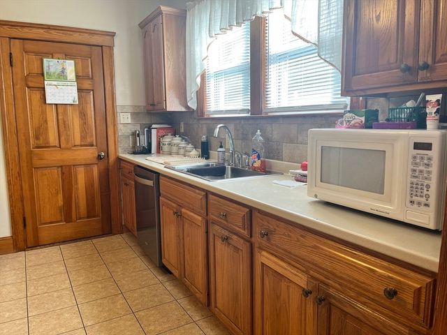 49 Farnham St, Fall River, MA 02720