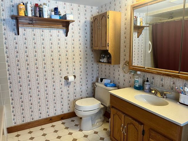 49 Farnham St, Fall River, MA 02720