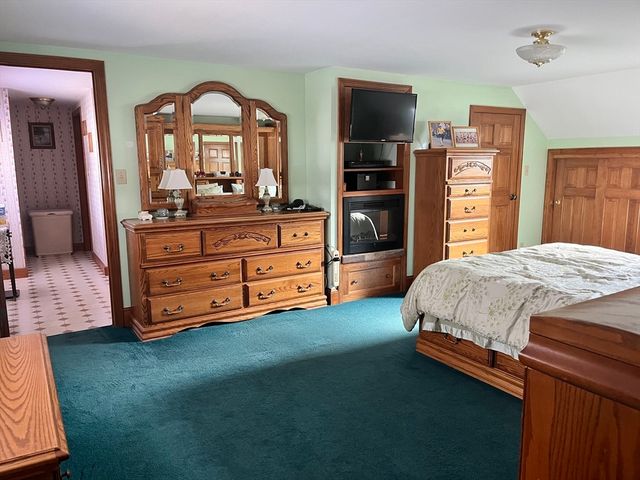 49 Farnham St, Fall River, MA 02720