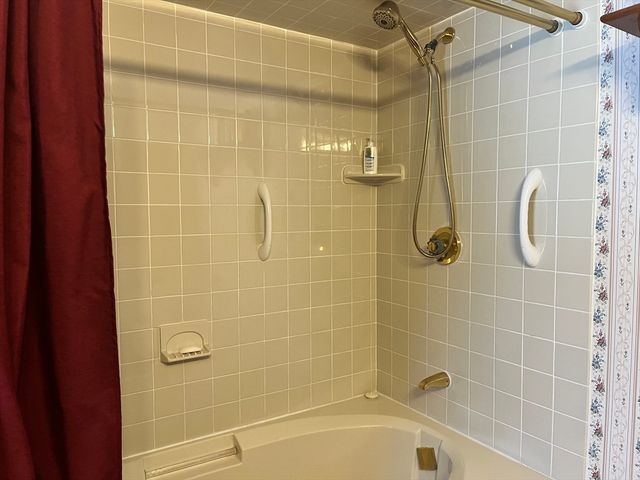 49 Farnham St, Fall River, MA 02720