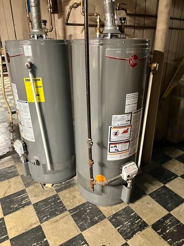 49 Farnham St, Fall River, MA 02720