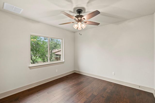 112 Twin Creek CIR, Dripping Springs, TX 78620