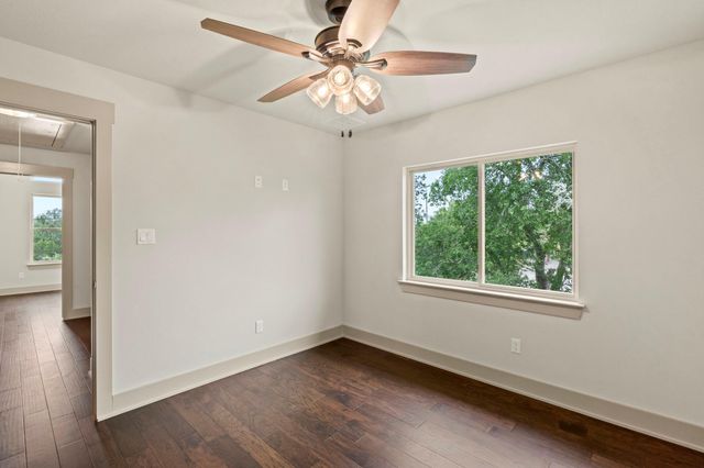 112 Twin Creek CIR, Dripping Springs, TX 78620