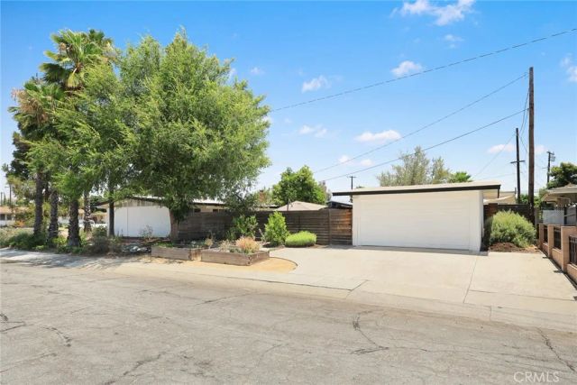 271 Greentree, Upland, CA 91786