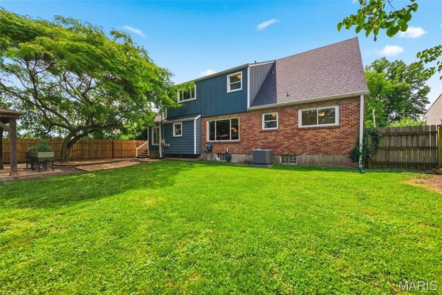 12447 Big Bend Road, Kirkwood, MO 63122