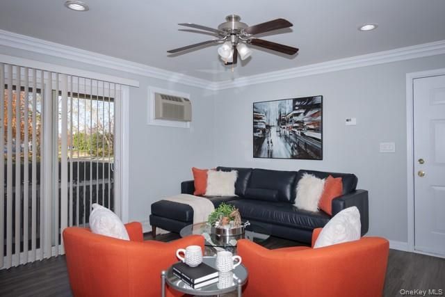 675 Conklin Street 5A, Farmingdale, NY 11735