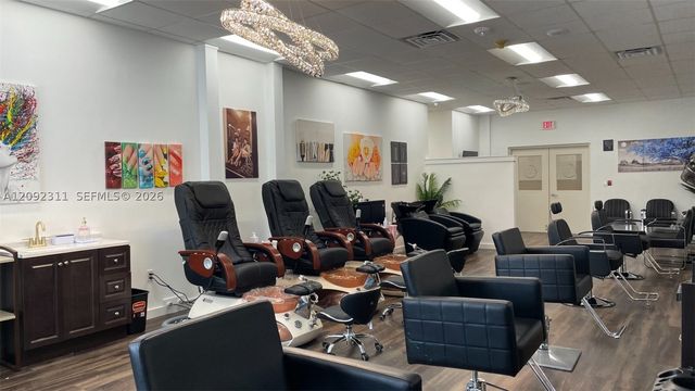 321 Lakeview Dr 204, Weston, FL 33326