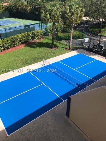 321 Lakeview Dr 204, Weston, FL 33326