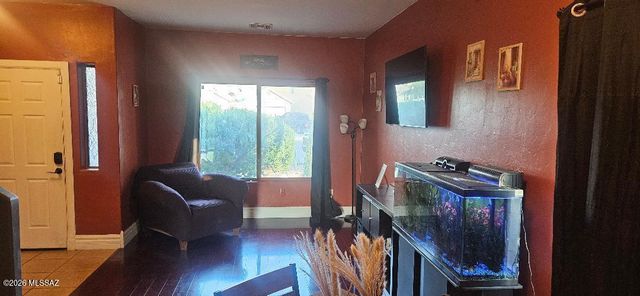 8318 S Hunnic Drive, Tucson, AZ 85747