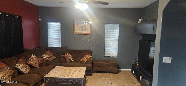 8318 S Hunnic Drive, Tucson, AZ 85747