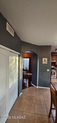 8318 S Hunnic Drive, Tucson, AZ 85747