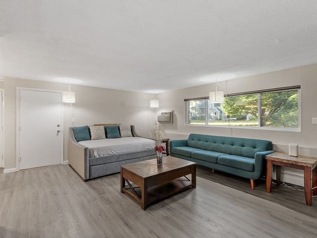 295 Pawtucket Blvd 7, Lowell, MA 01854