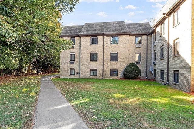 295 Pawtucket Blvd 7, Lowell, MA 01854