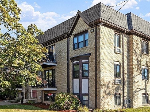 295 Pawtucket Blvd 7, Lowell, MA 01854