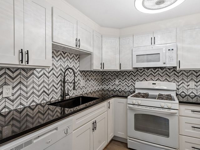 295 Pawtucket Blvd 7, Lowell, MA 01854