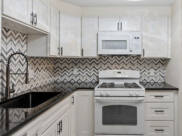 295 Pawtucket Blvd 7, Lowell, MA 01854