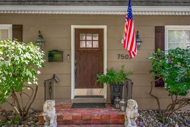 7507 Walnut Street, Kansas City, MO 64114