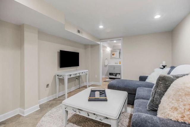 7507 Walnut Street, Kansas City, MO 64114