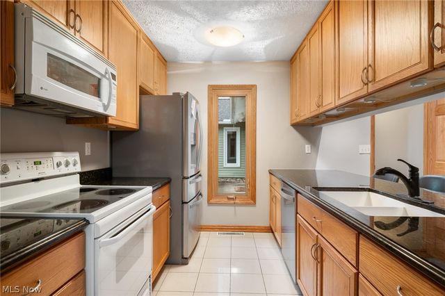 540 Crossbrook Drive, Berea, OH 44017