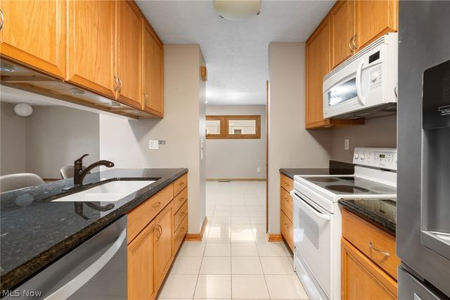 540 Crossbrook Drive, Berea, OH 44017