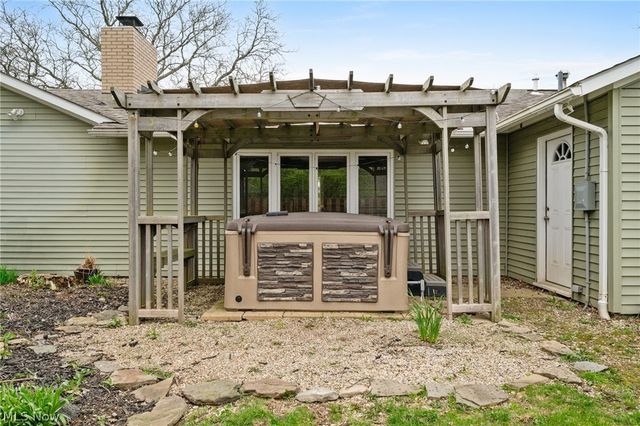 540 Crossbrook Drive, Berea, OH 44017